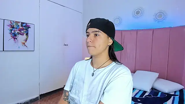 Liiam smith  online show from November 14, 1:15 pm