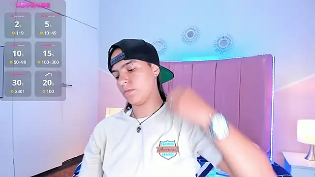 Liiam smith  online show from October 26, 1:22 pm