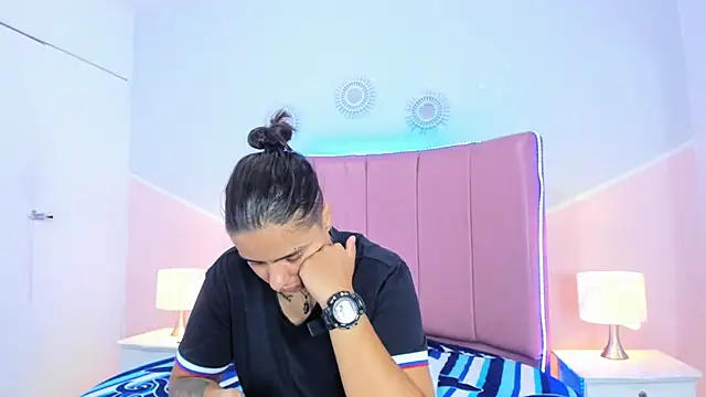 Liiam smith  online show from November 10, 2:11 pm