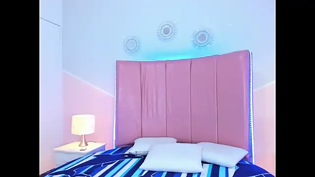 Liiam smith  online show from December 5, 1:10 pm