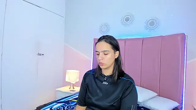 Liiam smith  online show from December 1, 1:23 pm