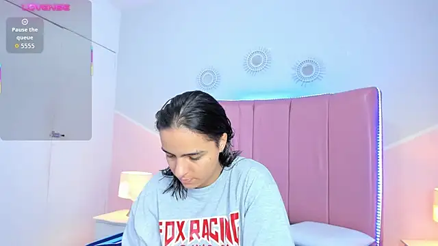 Liiam smith  online show from December 3, 12:59 pm