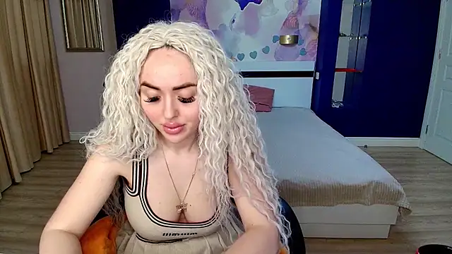 Snapshot of MissisCaty chatting on November 14, 4:27 am MissisCaty online show from November 14, 4:27 am