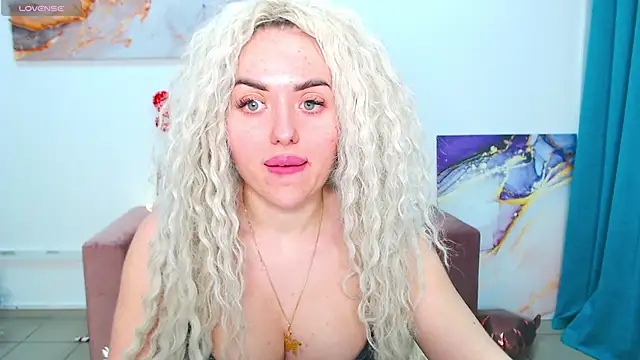 Snapshot of MissisCaty chatting on February 25, 7:38 pm MissisCaty online show from February 25, 7:38 pm