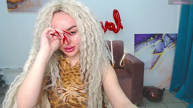 Snapshot of MissisCaty chatting on February 25, 10:42 pm MissisCaty online show from February 25, 10:42 pm