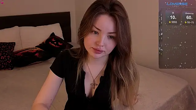 Lora Rosee online show from December 3, 1:32 pm