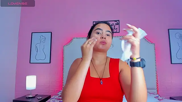  Emma whiitee  online show from November 14, 1:15 pm