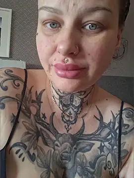 CannabisQueenn online show from April 10, 7:04 am