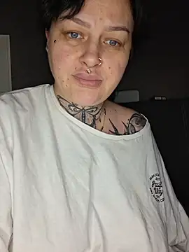 CannabisQueenn online show from April 12, 9:18 pm