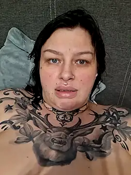 CannabisQueenn online show from April 3, 7:53 pm