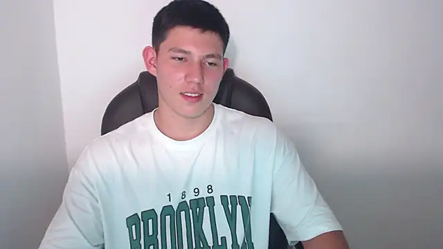 JamesCr  online show from February 26, 6:40 am