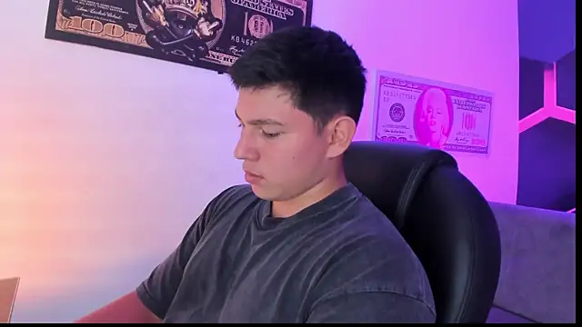 JamesCr  online show from September 28, 3:02 am