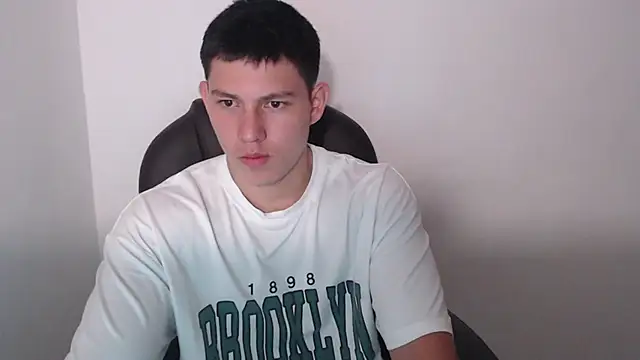 JamesCr  online show from February 26, 9:44 am