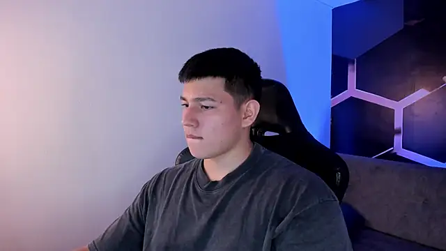 JamesCr  online show from February 21, 3:30 am