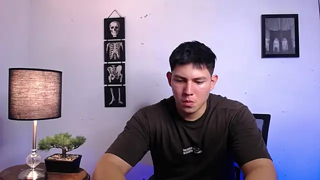 JamesCr  online show from November 9, 1:09 am