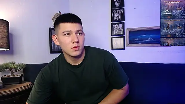 JamesCr  online show from December 16, 12:37 am