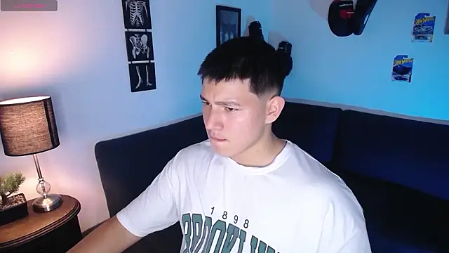 JamesCr  online show from March 7, 1:56 am