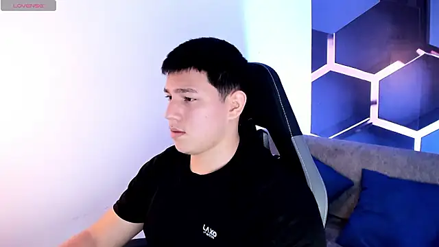 JamesCr  online show from March 25, 3:28 am