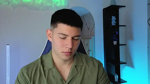 JamesCr  online show from June 2, 12:27 pm