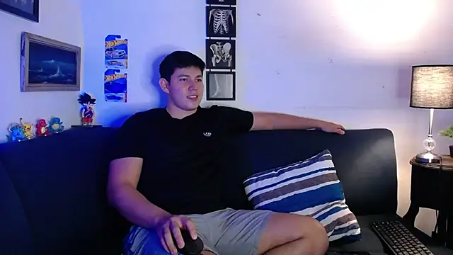 JamesCr  online show from November 27, 12:33 am