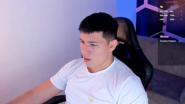 JamesCr  online show from February 22, 3:20 am