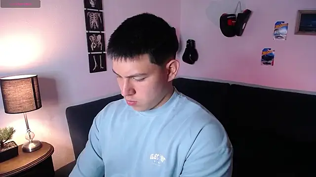 JamesCr  online show from March 11, 1:10 am