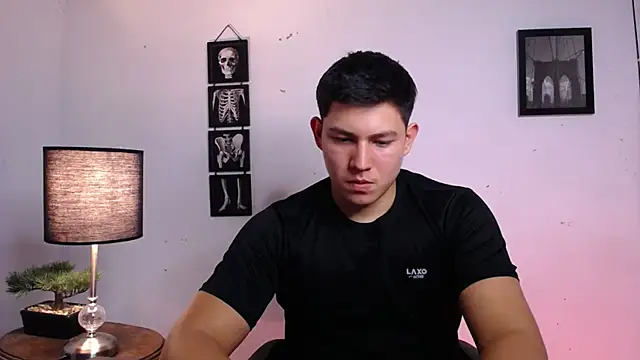 JamesCr  online show from November 12, 10:46 pm