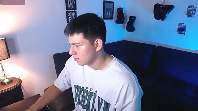 JamesCr  online show from March 1, 1:05 am