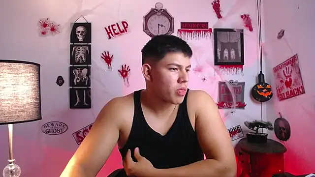 JamesCr  online show from October 28, 11:14 pm