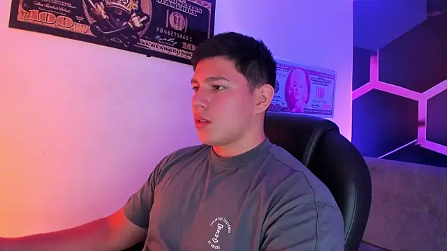 JamesCr  online show from September 27, 3:23 am