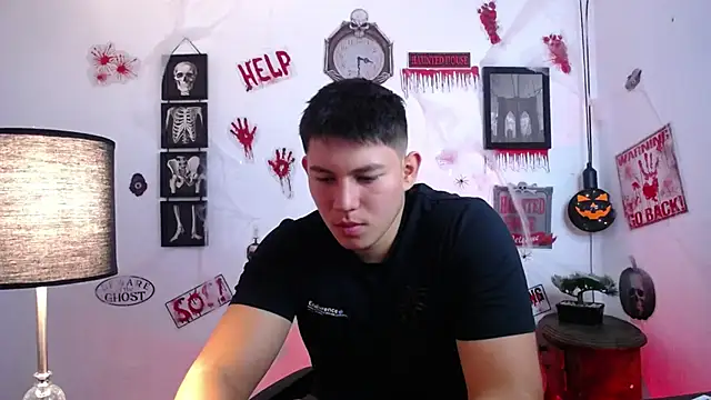 JamesCr  online show from October 29, 11:20 am