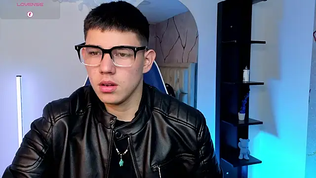 JamesCr  online show from July 8, 1:01 pm