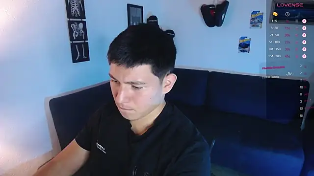 JamesCr  online show from March 24, 3:06 am