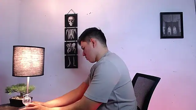 JamesCr  online show from November 10, 12:15 am