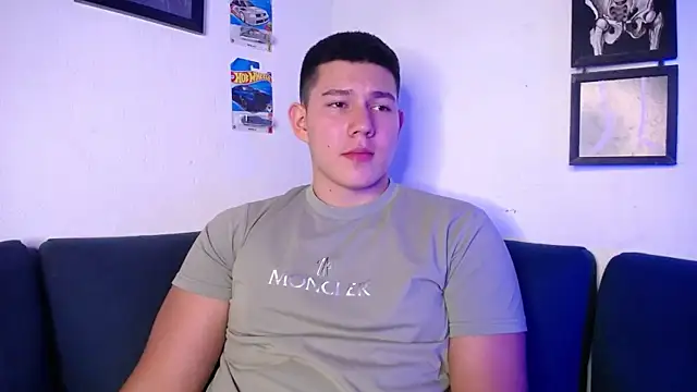 JamesCr  online show from December 23, 12:22 am