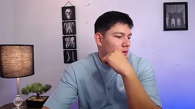 JamesCr  online show from November 8, 1:03 pm