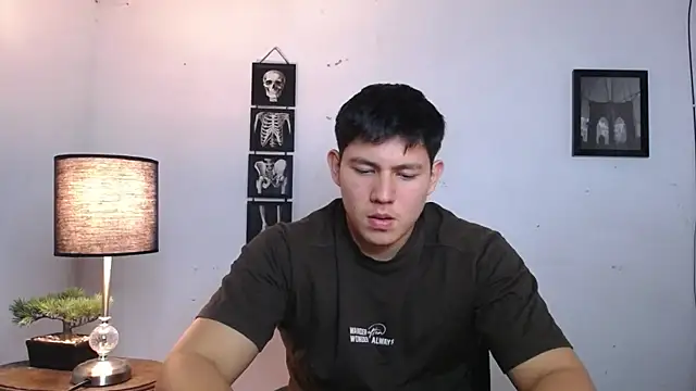 JamesCr  online show from November 25, 12:33 am