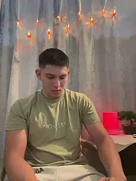 JamesCr  online show from February 10, 1:35 am