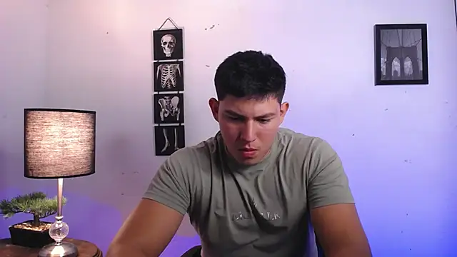 JamesCr  online show from November 5, 12:36 am