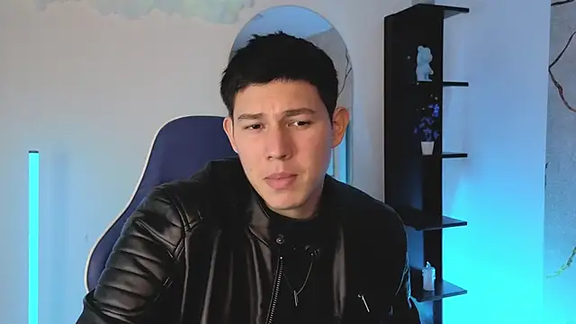 JamesCr  online show from May 23, 3:22 pm