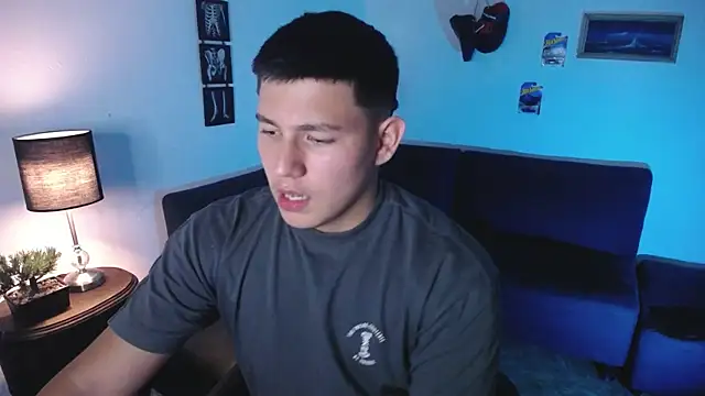 JamesCr  online show from April 7, 2:24 am