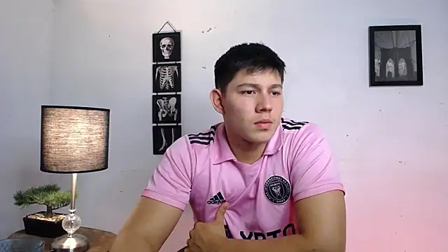 JamesCr  online show from November 12, 12:37 am