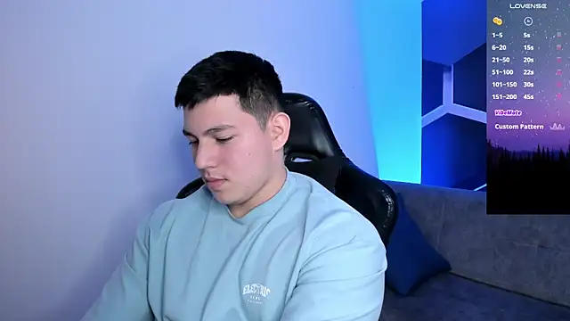 JamesCr  online show from January 14, 3:43 am