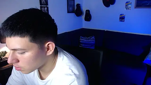 JamesCr  online show from April 15, 2:06 am