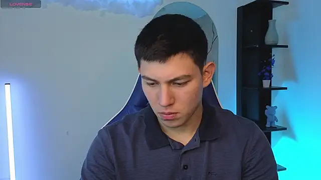 JamesCr  online show from June 16, 12:27 pm