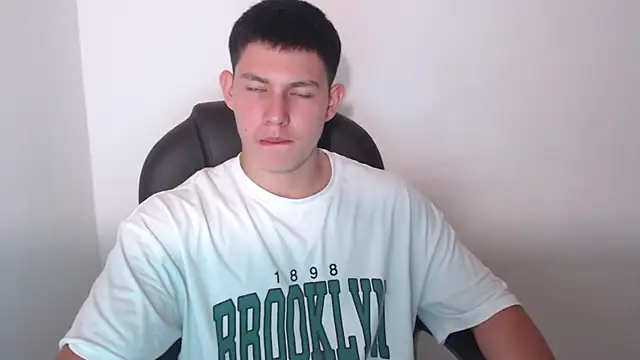 JamesCr  online show from February 26, 3:35 am