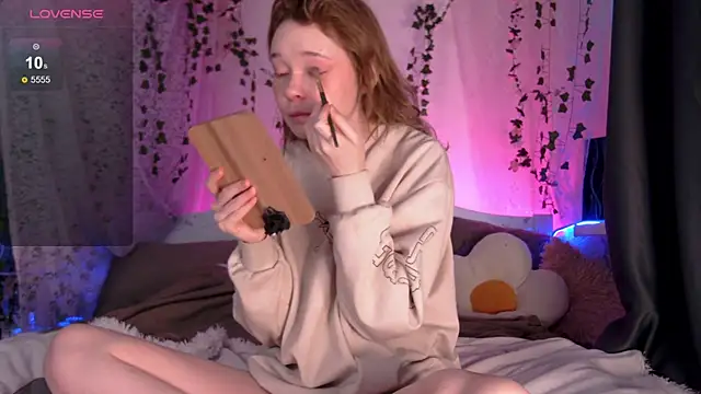 Kellybbface online show from November 13, 5:33 am