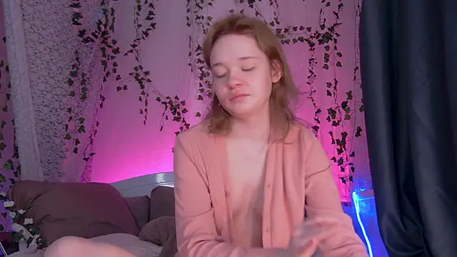 Kellybbface online show from November 4, 4:27 am