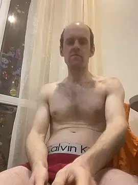 LynnAhNight online show from April 10, 5:20 pm