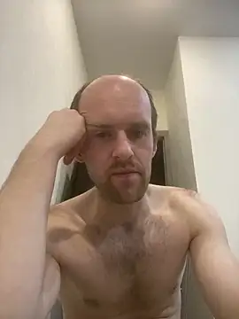 LynnAhNight online show from April 16, 6:41 pm